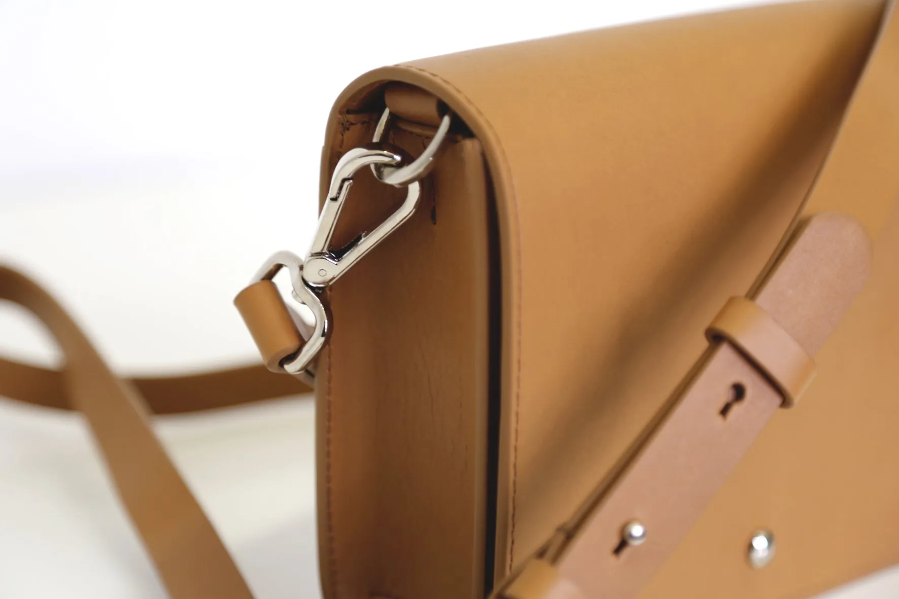 Saga Crossbody Bag Camel